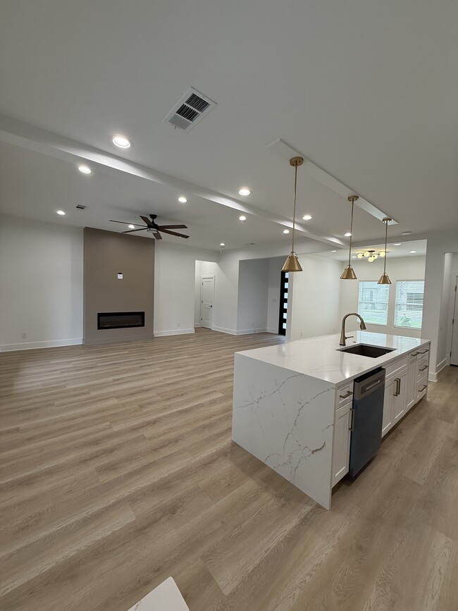 Building Photo - 219 Fox Chase Cir