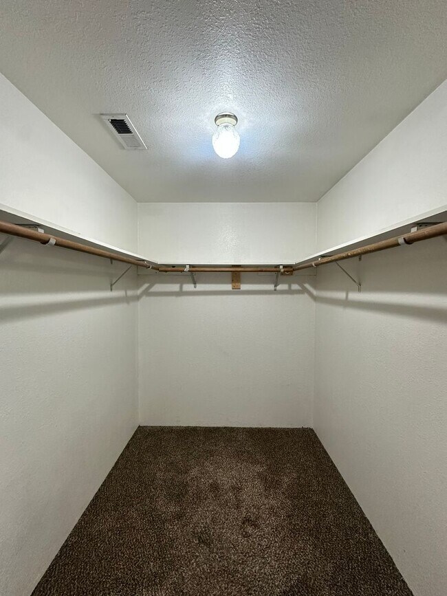 Building Photo - 1409 Maple St