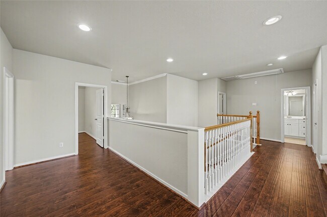 Building Photo - 17422 Memorial Blossom Dr