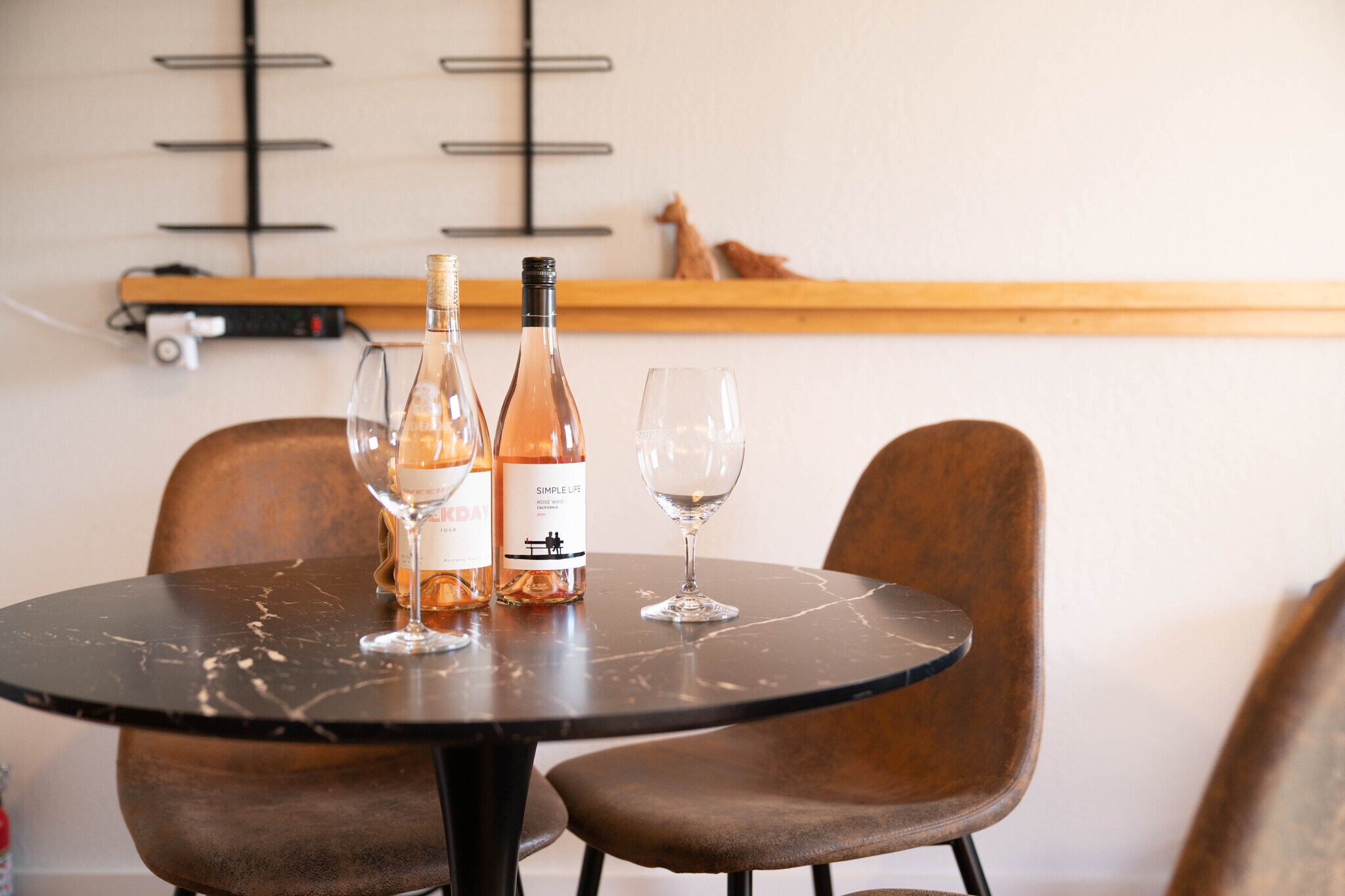 Complimentary bottles of wine - 5955 Fern St