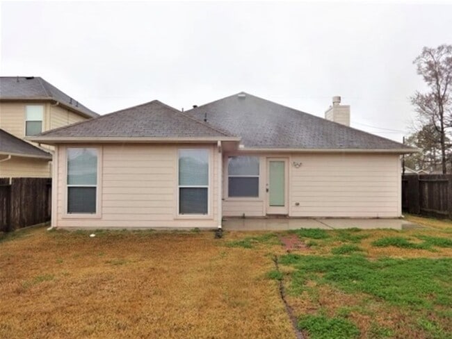 Building Photo - 2207 Shady Pine Dr