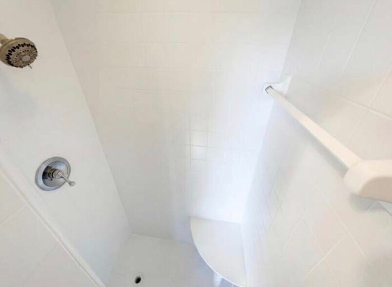 Building Photo - 141 SE Calmoso Dr