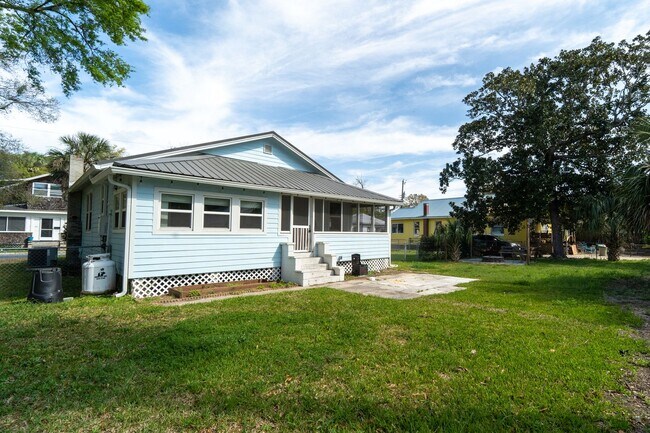 Building Photo - 3/1.5 Downtown St. Augustine Home