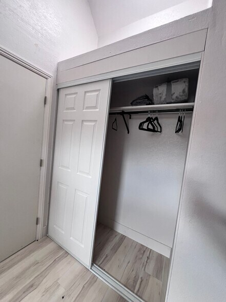 Building Photo - 496 Carr Ave