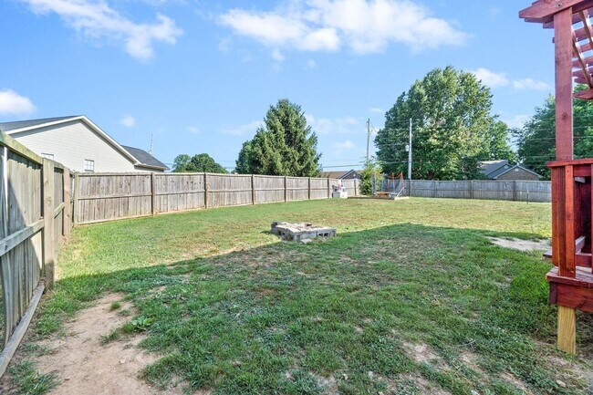 Building Photo - 4 Bedroom Pet Friend Home For Rent Near Dotsonville Road!