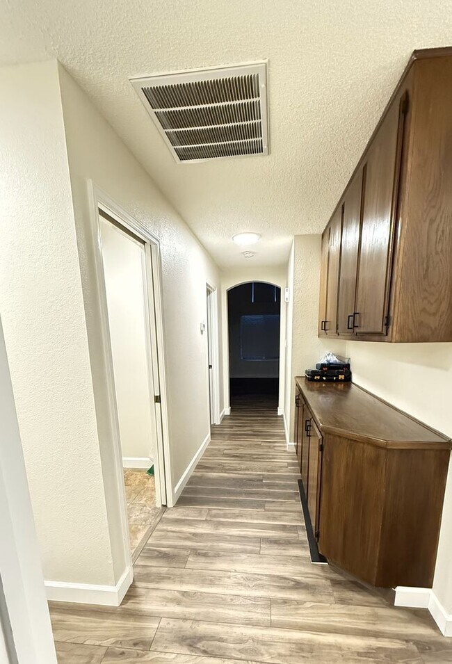 Building Photo - 8629 White Rock Dr