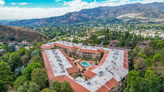 Building Photo - Beautiful Mountain Condo. 3 Bed-2Bath