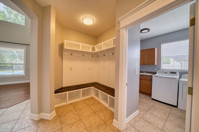 Building Photo - 1440 S Burgandy Trail