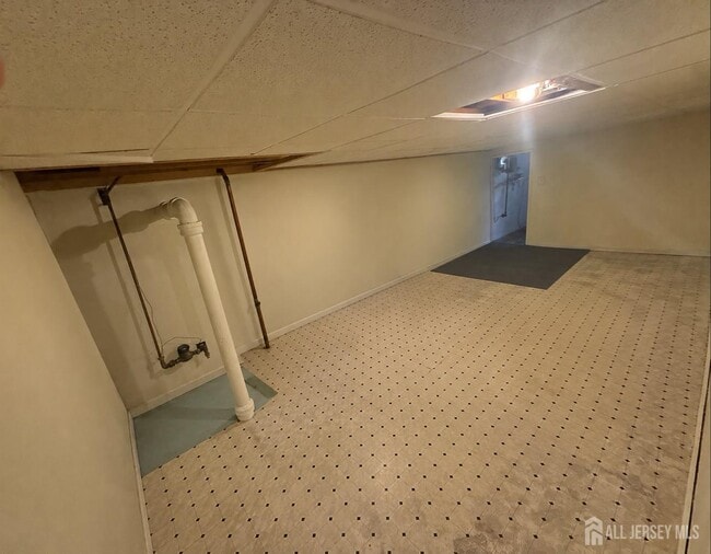 Building Photo - 89 Oak Ln