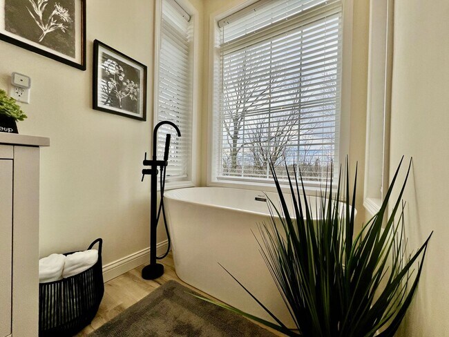 Building Photo - Beautiful NEW Ranch Home with a large deck & games