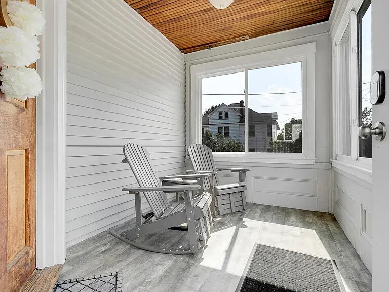 Building Photo - 10 W Elm St