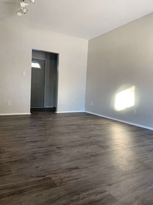 Building Photo - 18342 Clairmont Dr