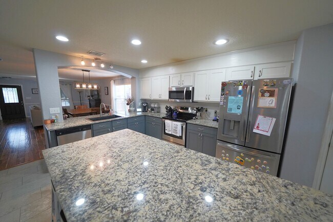 Building Photo - Gorgeous 5 Bedroom Rental in Cibolo! Realtor Commmission: $400