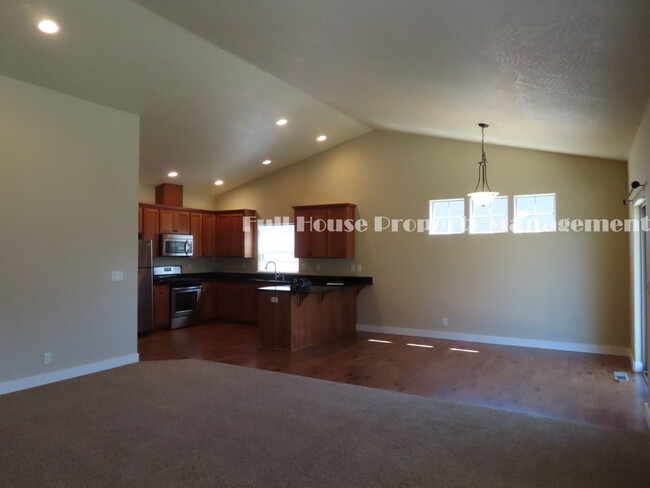 Building Photo - Custom 3 Bed, 2 Bath Home in Junction City...