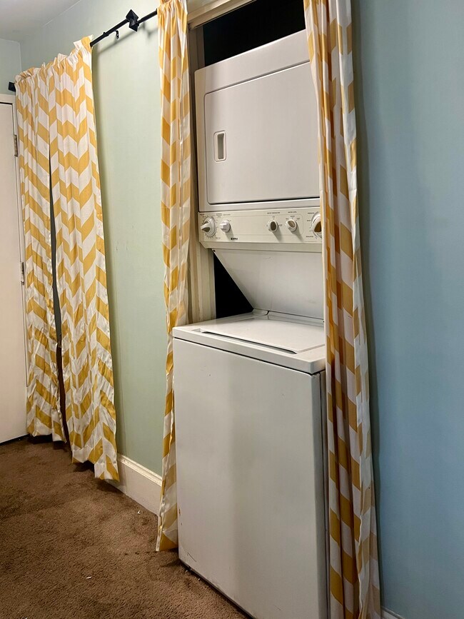 Building Photo - 105 W Oglethorpe Ave