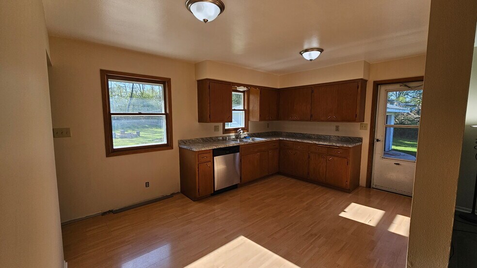 Building Photo - 499 Adeline Dr