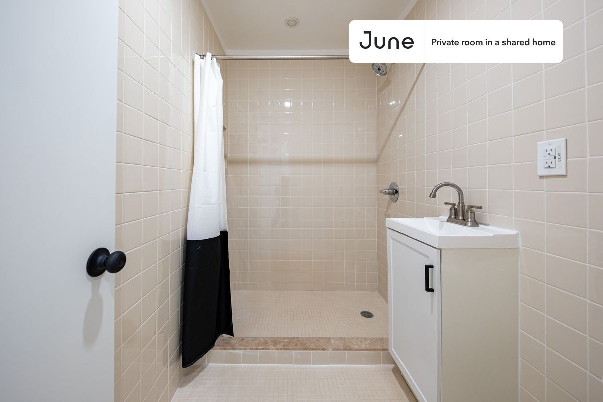Building Photo - Room in Shared 4 bed/2 bath home in Ditmas Park