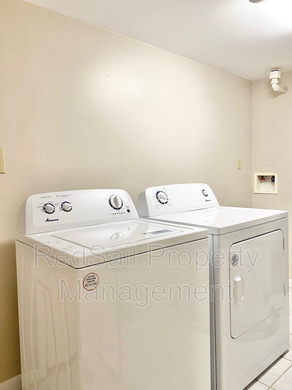 Building Photo - 17 Hoopes Rd