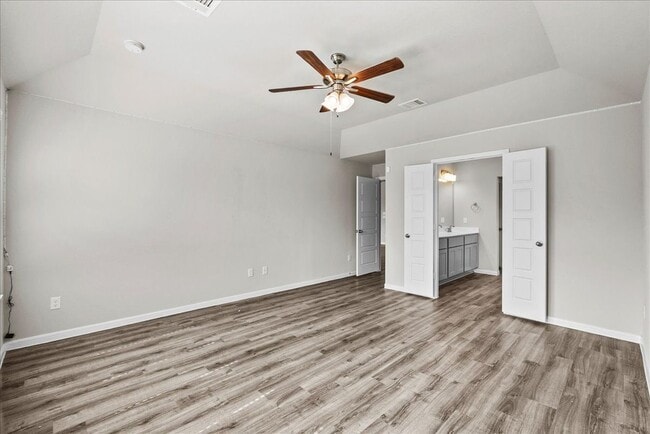 Building Photo - 4302 Fenwick Rd