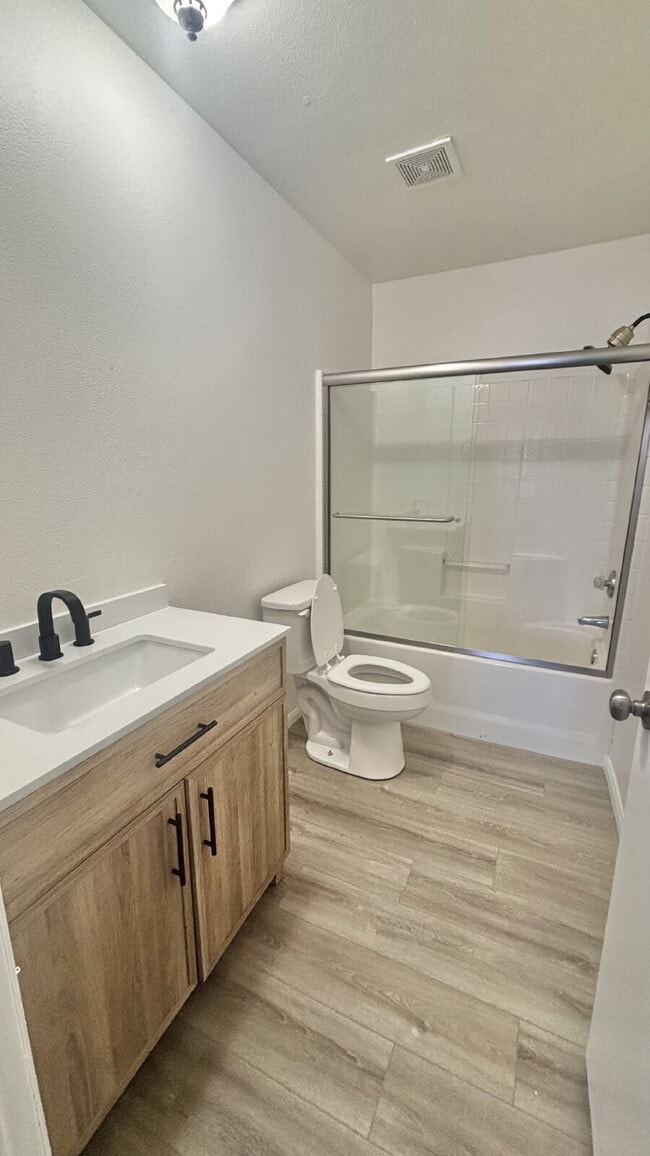 Building Photo - Cozy La Q Cove Long Term Rental Available Now!