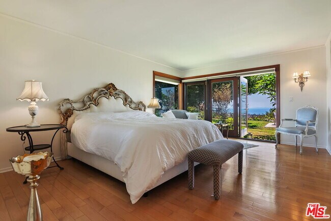 Building Photo - 1166 Las Pulgas Pl