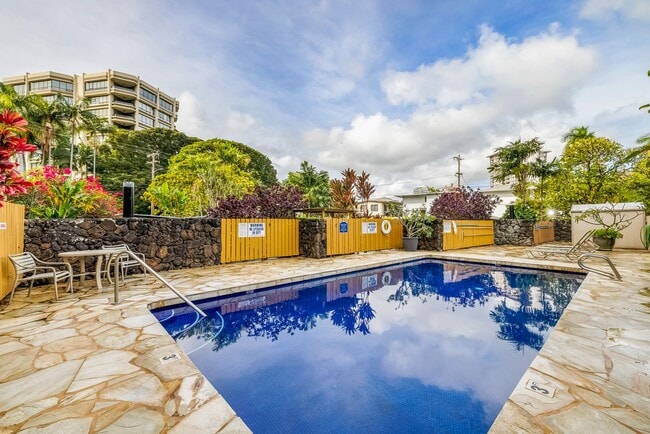 Building Photo - Conveniently Located Studio - Available April 1st