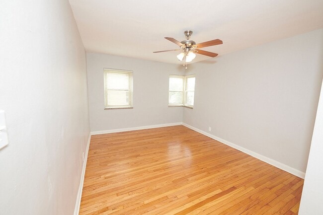 Building Photo - 5825 Lindenwood Ave