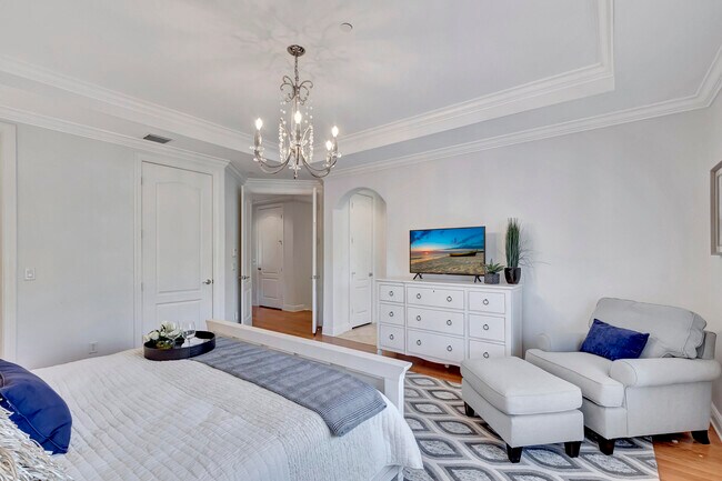 Building Photo - 5585 NE Trieste Way