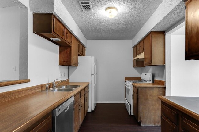 Building Photo - 656 Mairo St
