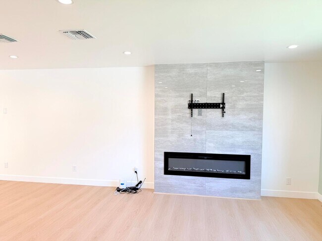 Building Photo - 10839 Fellows Ave