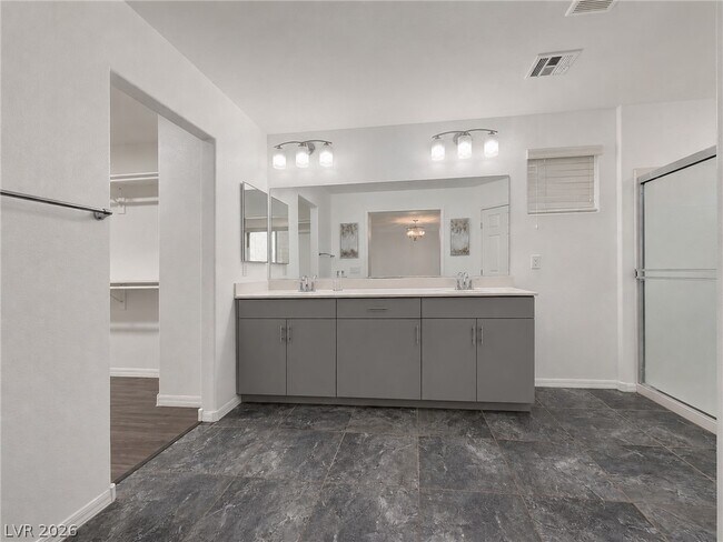 Building Photo - 372 Ambitious St