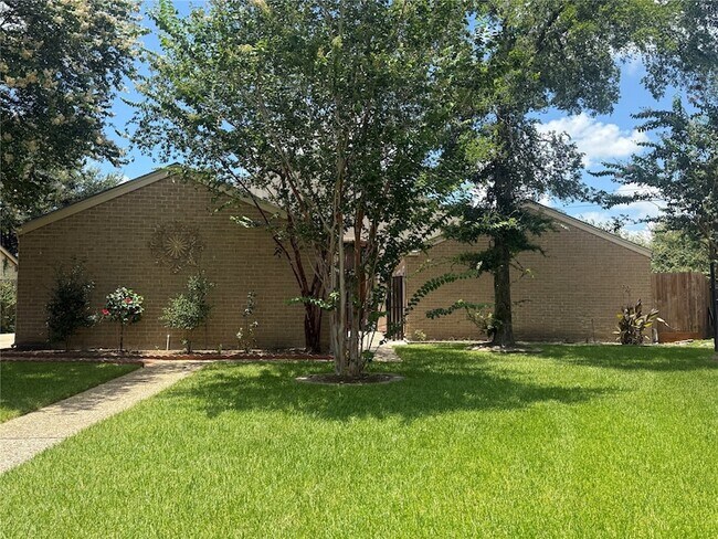 Building Photo - 2358 Binley Dr