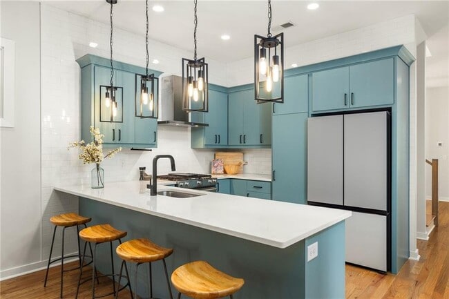 Building Photo - 654 Woodward Ave SE