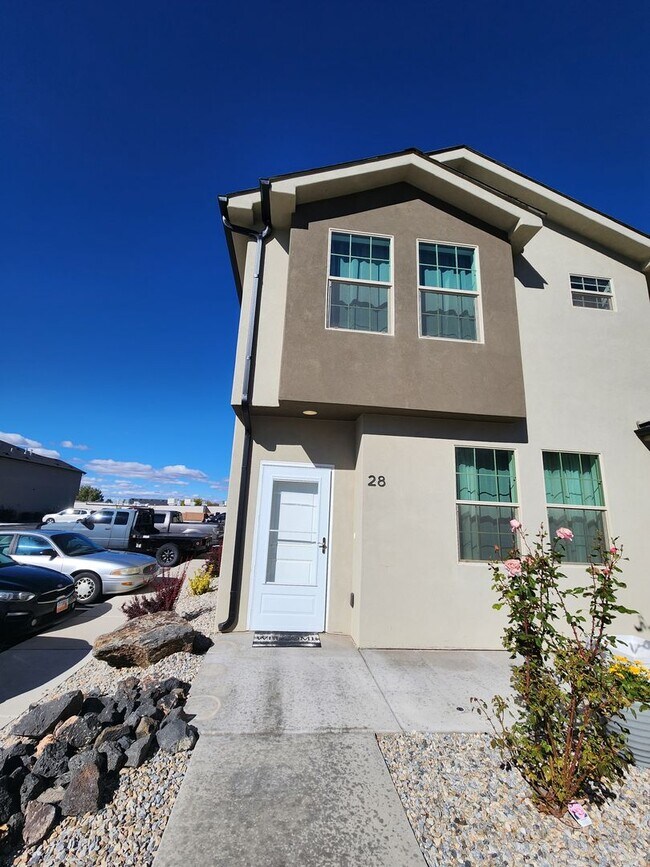 Primary Photo - Beautiful Modern Townhome with Spacious La...