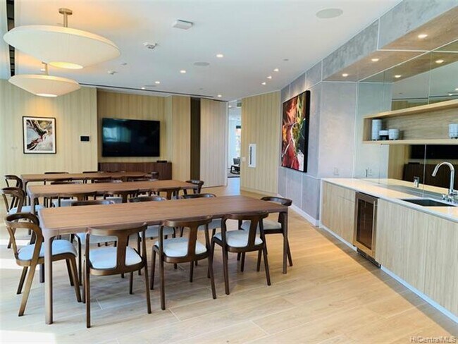 Building Photo - Luxury Studio. Furnished.  Kakaako.