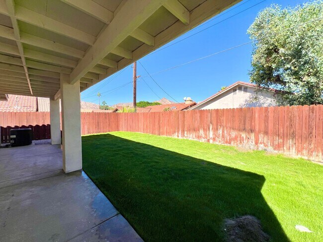 Building Photo - AVAILABLE NOW!!! 3 Bedroom 2 Bathroom Home in La Quinta