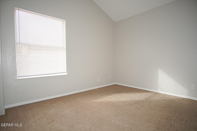 Building Photo - 10957 Chippendale Ave