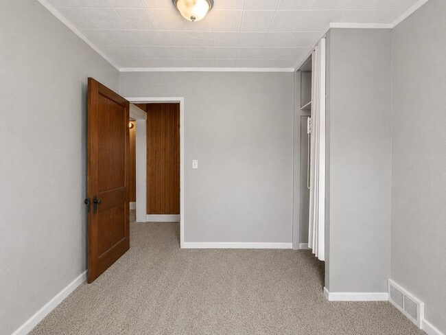 Building Photo - 543 Erin St