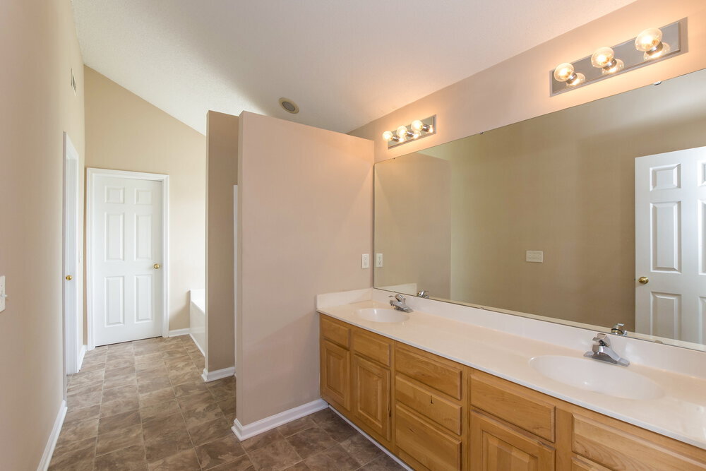 Building Photo - 326 McGinn Grove Dr