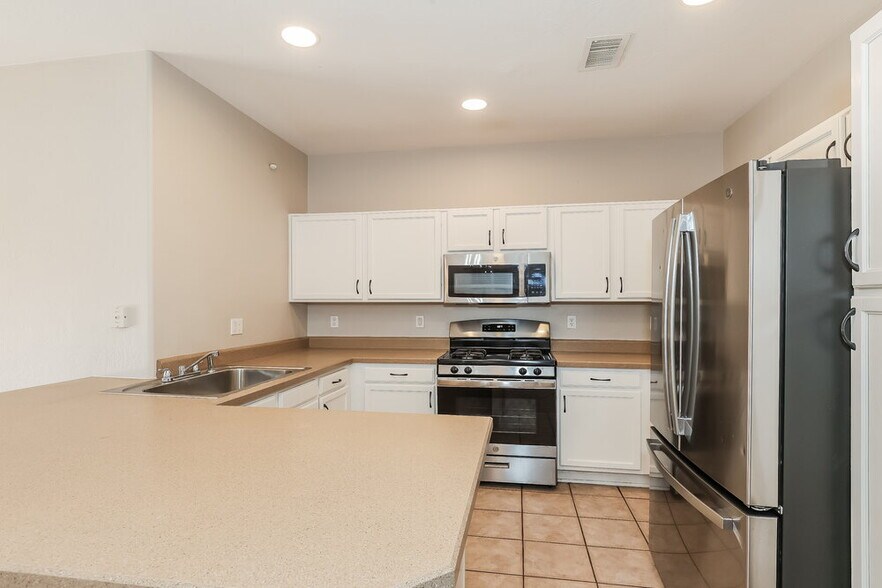 Building Photo - 11217 W Berkeley Rd