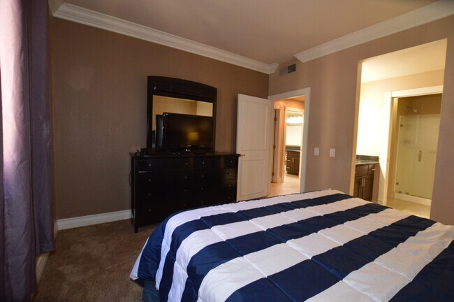 Building Photo - 230 E Flamingo Rd