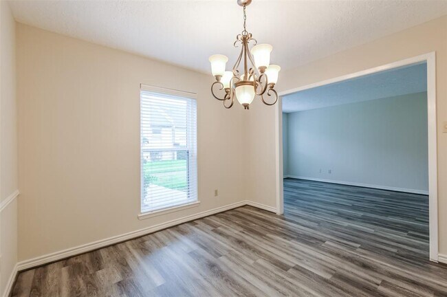 Building Photo - 3004 Beecave Dr