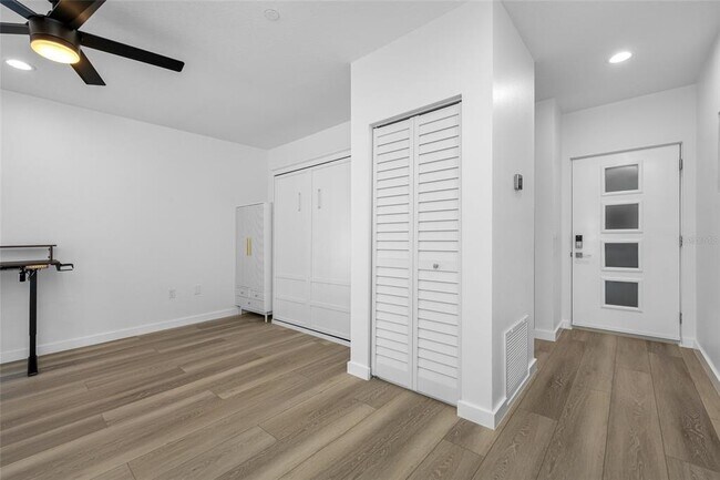 Building Photo - 527 N Garden Ave