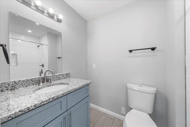 Building Photo - 5399 Northland Dr NE