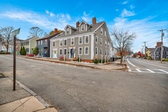 Building Photo - 4 Warren St