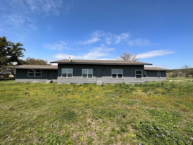 Building Photo - 850 County Road 218,