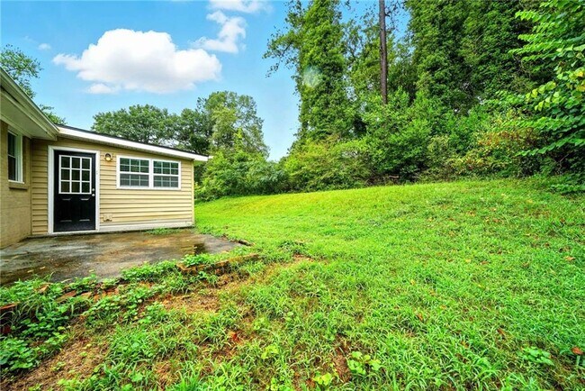 Building Photo - 2493 Miriam Ln
