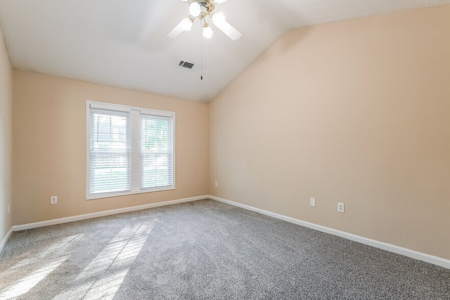 Building Photo - 5400 Princeton Oaks Dr