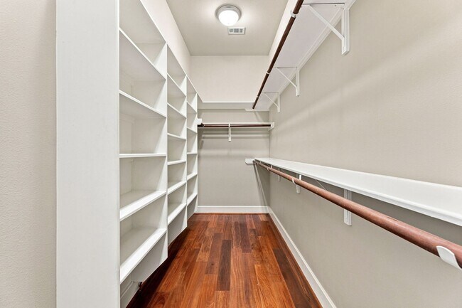 Building Photo - 303 Zennia St
