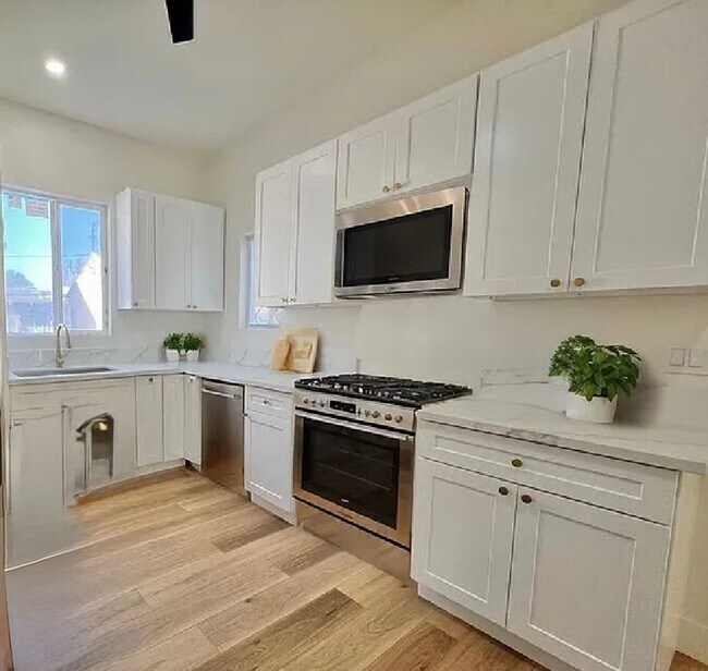 Primary Photo - 151 W 52nd St